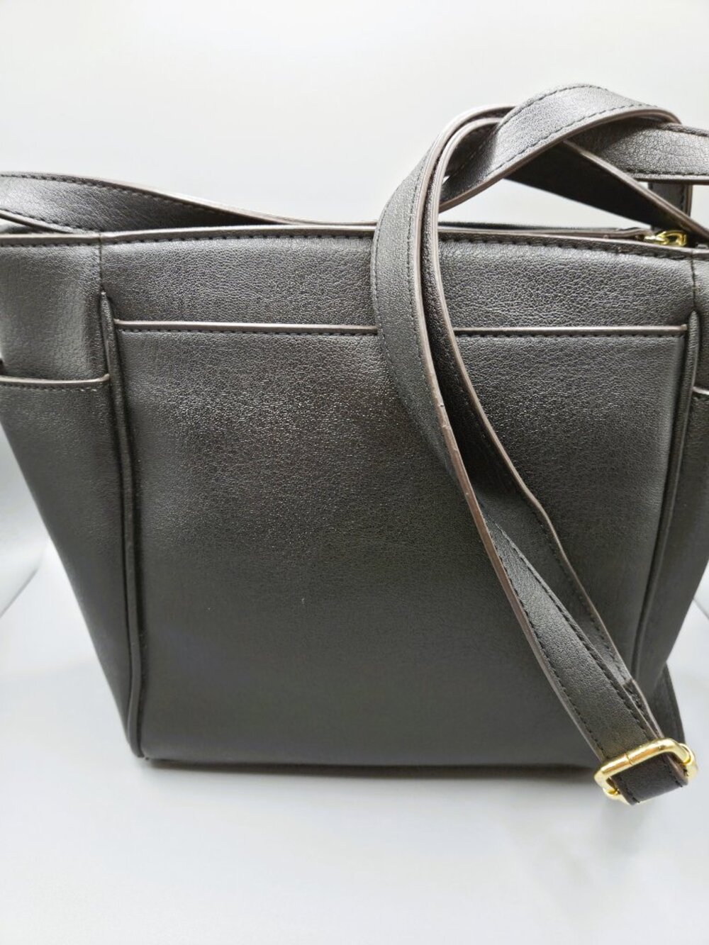 Liz Claiborne Crossbody Bag Black Gold Hardware Clasic Minimalist Everyday Purse - Picture 3 of 7